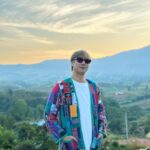 Nawat Phumphothingam Instagram - เราอาจจะมีความแตกต่างกัน แต่ไม่มีอะไรสำคัญไปกว่าครอบครัว 👨‍👩‍👦🤍 Khao Kho