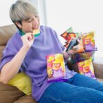 Nawat Phumphothingam Instagram - Lazy Sunday กับ Lay’s อร่อยๆ พร้อมดูหนังเรื่องโปรด เป็น 3 อย่างที่รวมกันแล้วลงตัว ไม่อยากไปไหน☺️ ตอนนี้ติดทั้งซีรีส์ ติดทั้ง เลย์ 3 in 1 ป๊อปคอร์นมิกซ์ ที่รวม 3 ความป๊อปไว้ในซองเดียว ทั้ง รสคาราเมล เชดด้าชีส และ บัตเตอร์ อร่อยฟินเหมือนยกโรงหนังมาไว้ที่บ้าน ส่วนใครสาย แซ่บเค้าก็มีรสแซลม่อนแซ่บซี๊ด อร่อยจี๊ดแบบพลาดไม่ได้ จะกินเดี่ยวหรือกิน 3 รส พร้อมกัน ก็อร่อย! รีบไปซื้อมากินแล้วฟินติดจอไปด้วยกันนะครับ ✨ #เลย์3in1 #อร่อยฟินกินติดจอ
