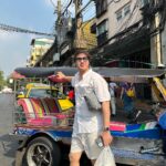 Nawat Phumphothingam Instagram - อยากเป็นมาเฟียข้าวสาร แต่เป็นได้แค่ผู้โดยสารตุ๊กตุ๊ก 🛺🥊🥸