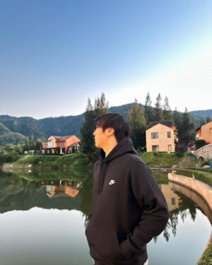 Nawat Phumphothingam Instagram - ผมไม่ได้มานะครับผมตัดแปะ 🖼️✂️⛰️