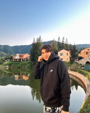 Nawat Phumphothingam Instagram - ผมไม่ได้มานะครับผมตัดแปะ 🖼️✂️⛰️