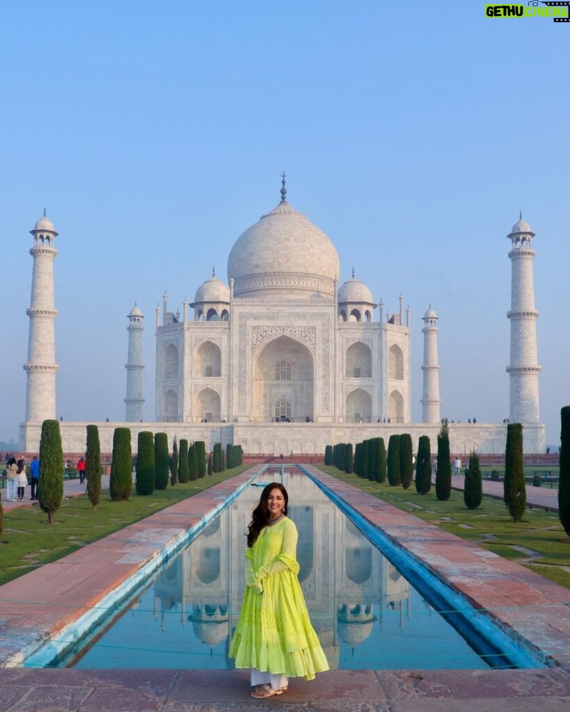 Neeti Mohan Instagram - A Wonderful morning at The Wonder of the world Taj Mahal 🫶🏻🌹
