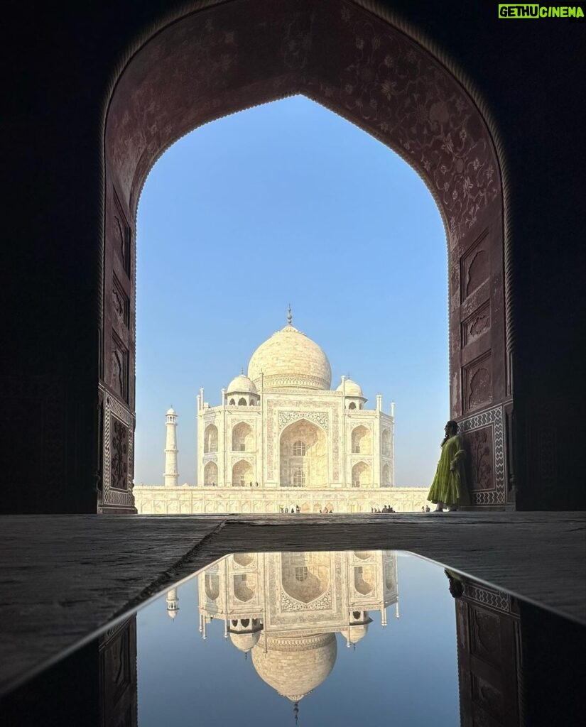 Neeti Mohan Instagram - A Wonderful morning at The Wonder of the world Taj Mahal 🫶🏻🌹