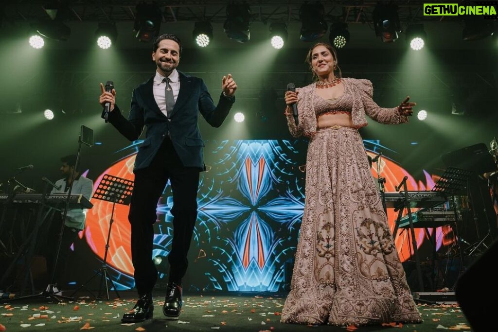 Neeti Mohan Instagram - Sangeet night done right 😎 Grateful to our friends, family and guests… Aap logo ne Raunak laga di 💥 Thank you @ayushmannk @tahirakashyap @aakritiahuja Varushki for lighting up the evening . Varushka’s performance was the highlight of the evening for me! Thanks Ayush for singing and making our family drool over you yet again ♥ @bharti.laughterqueen you are the funniest and the cutest. We ADORE you. Logon ka hass hass ke pait mein dard ho gaya. We missed you Golla and Harsh 🙌😘 The Dashing Savaria @salmanyusuffkhan and elegant Faiza 😘😘 The most punctual and loving guest @anumalikmusic ji we love you 🫡🌹 #KunalKoMiliMukti