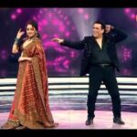 Neeti Mohan Instagram - Grand Finale mein lagaane chaar chand aa rahe hain Hero No. 1 aka Govinda! Dekhiye #SaReGaMaPa - Grand Finale, iss Ravivaar, 9 baje, sirf #ZeeTV par aur kahin bhi, kabhi bhi @zee5shows par. #SRGMP2023 #MarutiSuzukiArenaSRGMP #NeetiMohan #AnuMalik #AdityaNarayan #HimeshReshammiya #GrandFinale #Promo #Govinda @anumalikmusic @neetimohan18 @realhimesh @adityanarayanofficial @govinda_herono1 @haarshlimbachiyaa30 @msarenaofficial