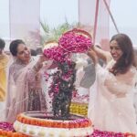 Neeti Mohan Instagram - #AajBirajMeinHoliReRasiya Coming soon, a divine tune to elevate your Holi festivities 🌺🎶 #tseries #BhushanKumar @iamjayakishori @neetimohan18 @raaj_aashoo @iamseepijha @lovesh_nagar @akshitamudgal @sammeerdeshpande @wadkekeni @neelammuntashir @aditude__ @official_mmentertainment