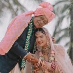 Neeti Mohan Instagram - Overjoyed and Beyond Grateful for such an auspicious occasion in our family. Papa had to miss our wedding due to health reasons but this time, in his presence the wedding felt complete. Thank you God for this 🙏🏼🥹 We feel blessed, as with folded hands we welcome Thakur Family in our lives. Welcome home @whokunalthakur 🌹🫶🏻 Ab tum bhi Mohana gaye ho! Golu! our choti bacchi @muktimohan wishing you a lifetime of happiness, prosperity and love ❤️ Sabka khayaal rakhna aur apna sabse zyaada. Mud ke na dekho Dilbaro 😥 #KunalKoMiliMukti Thank you for capturing these precious moments @themadeinheaven 🫶🏻