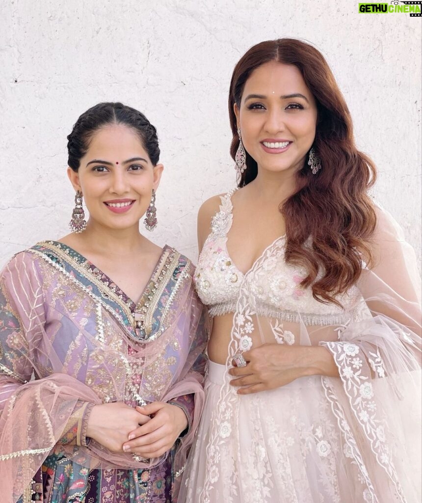 Neeti Mohan Instagram - What’s coming up? 😍 Can’t wait to show you guys 🤩 Stay tuned for more updates ✨ #jayakishori #neetimohan #collaboration #comingupnext #spirituality #tseries