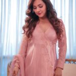 Neeti Mohan Instagram - My #Shagnaa look book! Which one is your fav? - Look 1 Outfit - @pinkcitybysarika @dipublicrelations Silver jewellery - @the_beta_girl - Look 2 Lehenga - @frontierphagwara choker , nath, mathapatti , earrings - @the_jewel_gallery Tika , kadas - @gewelsbymona Rings, kadas - @justjeweleryindia - Look 3 Outfit - @almaaribypooja @viralmantra - Look 4 Outfit - @aanchalvijaywargi @viralmantra Earrings - @vaidaan.official Styling - @shreyandurjastyle Glam - @dwyessh_hairwizard @rasilaravariamua @ritickasjalan