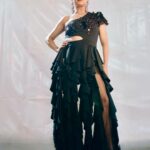 Neeti Mohan Instagram - ❤️❤️❤️❤️ Outfit: @deepikaaroralabel Jewellery: @koharbykanika Heels: @londonrag_in Stylist: @stylebysaachivj Team: @styledbynikinagda @sanzimehta777 HMU @ritickasjalan 📸 @_smfilms Bengaluru