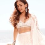 Neeti Mohan Instagram - #AajBirajMeinHoliReRasiya Thank you for your love 🙏🏼🌺 Outfit @aakriti_by_nandita Jewellery @azotiique Styled by @stylebysaachivj Team @styledbynikinagda @styledby_bhakti Hair by @dwyessh_hairwizard @aaliyahussainhairmakeupcreator Make up by @ritickasjalan @ashish_ojha_photography
