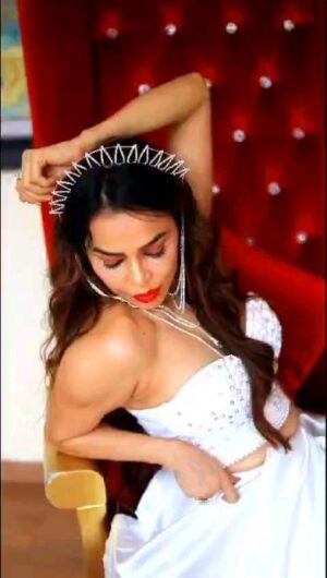 Nikita Rawal Instagram - “Changing your mindset is a game changer.” 
#queen 
#nikitarawal 
#white #gamechangers