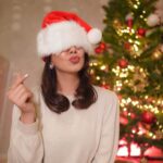 Nikki Galrani Instagram - Smiles brought to you by Santa ♥️🎅🏻 #MerryChristmas #HoHoHo 📸 : @camerasenthil
