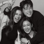 Nittha Jirayungyurn Instagram - #LOFFICIELPLUS คอนเทนต์สุดเอ็กซ์คลูซีฟสำหรับแพลตฟอร์มออนไลน์ประจำเดือนธันวาคมนี้ พบกับหนุ่มสาวชาเนล หมาก ปริญ, มิว นิษฐา, ออกแบบ ชุติมณฑ์, วิโอเลต วอเทียร์ และ เจมส์ ธีรดนย์ ที่จะมาเติมเต็มความสนุกในช่วงเทศกาลวันหยุดละชวนคุณค้นหาของขวัญในฝันจากผลงานการรังสรรค์เครื่องประดับไฟน์จิวเวลรี่ของ CHANEL ที่มีทั้งรุ่นเบจโกลด์ เยลโลว์โกลด์ และไวท์โกลด์ รวมถึงรุ่นประดับเพชร #CHANELHoliday #GiveWonderGiveCHANEL #CHANELFineJewelry #CocoCrush #N5Collection @chanelofficial#LOFFICIELTHAILAND #LOFFICIELJEWELRY Photographer: Napat Gunkham Fashion Editor: Watcharachai Nun-ngam Models: Aokbab-Chutimon, Mew-Nittha, Violette Wautier, Mark-Prin, James Teeradon Makeup for Aokbab: Newtron Whangwisarn Hair for Aokbab: Harit Punyaaiy Makeup for Mew: Andi Soon Hair for Mew: Banjaporn Kampab Makeup for Violette: Worawoot Watchanucha Hair for Violette: Harit Punyaaiy Makeup for Mark: Lalita Sukarom Hair for Mark: Nathapot Boonsit Makeup for James: Lalita Sukarom Hair for James: Sujakapong Sanguanpong Photographer Assistants: Saran Wannaphurk, Anan Eiammee Stylist Assistants: Thanawat Nititanaiyaphong, Tisakorn Kunchornnok Producer: Akeera Sasungnern