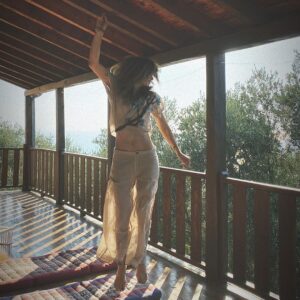 Nur Fettahoğlu Instagram - Dünyadan uzak…..🛸🪐
