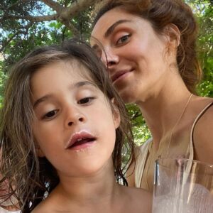 Nur Fettahoğlu Instagram - Ötesi gereksiz teferruat..