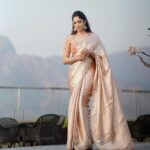 Nyla Usha Instagram - A windy day at Palakkad 🌄 . . @labelmdesigners x @lohamcochin x @pragyadk x @rabih_muhammed