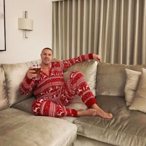 Paddy McGuinness Instagram - Merry Christmas my loves. 🍻 
Kids bedtime done! Now it’s time for few adult pops before I commence the wrapping/building! 😅 Here’s a few, cherub like, Christmas pictures! #christmaseve #manspreading