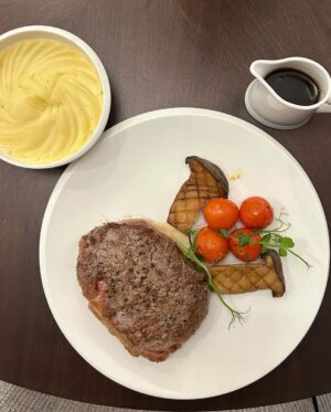 Paddy McGuinness Instagram - Some solid winter meal choices this week. Culminating in a school dinners classic. Sponge and pink custard!!! #teasoftheweek