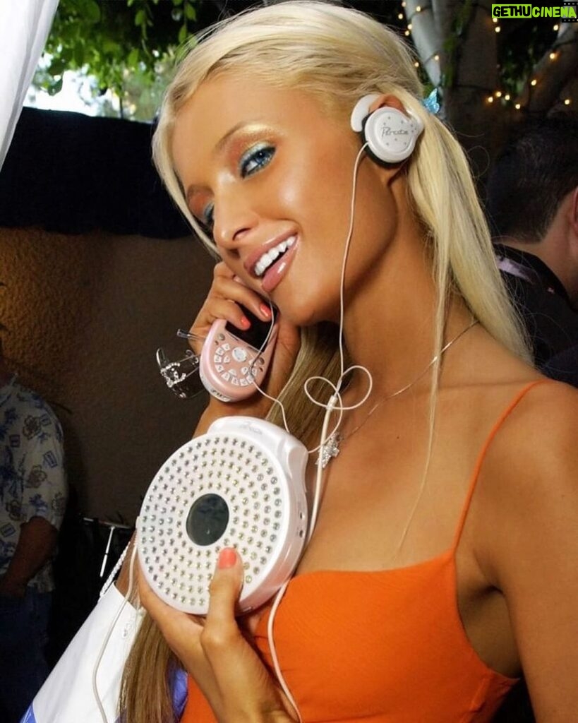 Paris Hilton Instagram - I’ve been feeling like a #Y2K Pop-Punk Princess Paris lately 👸🏼🎸 What’s your favorite 2000’s girl rock anthem? #ThatsHot #Sliving #Throwback 🎧⚡
