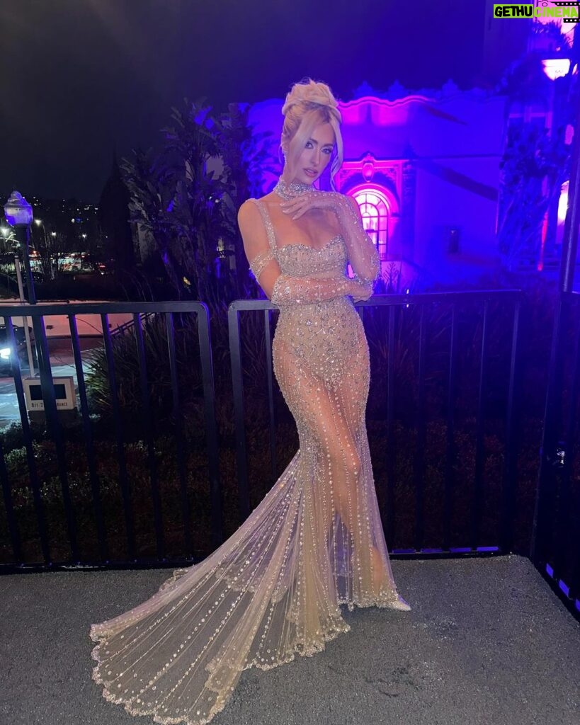 Paris Hilton Instagram - Beautiful evening at @VanityFair ✨💃🏼✨ #VFOscars Beverly Hills, California