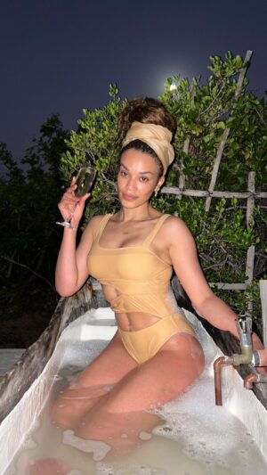 Pearl Thusi Instagram - Moonlit champagne holidays… 🥂🌕