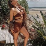Pearl Thusi Instagram - Brown sugar babe… 🍯🍹🧉 Shades & sun hat : @karllagerfeld @preview_designer_collection Azulik Private Lodge, Mozambique