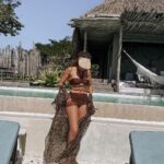 Pearl Thusi Instagram - Brown sugar babe… 🍯🍹🧉 Shades & sun hat : @karllagerfeld @preview_designer_collection Azulik Private Lodge, Mozambique