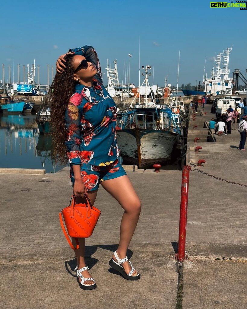 Pearl Thusi Instagram - Baddest fish in the sea 🐠🐋🐬 Fit : @thebemagugu Shoes, shades & bag - @europaart @preview_designer_collection @karllagerfeld Santa Maria Mozambique