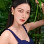 Pimchanok Luevisadpaibul Instagram - เปล่งประกายอย่างเป็นธรรมชาติแบบใบ🍃 ไปกับภาพพอร์ตเทรตที่ถ่ายเทพเกินคนด้วยกล้อง vivo V30 Pro 5G พร้อมกล้องเลนส์ ZEISS คมชัด 50MP ทั้ง 3 กล้อง✨ เป็นเจ้าของได้แล้ววันนี้ในราคาเพียง 19,999.- ที่ vivo Brand Shop ทุกสาขาและตัวแทนจำหน่ายทั่วประเทศ พร้อมของสมนาคุณมากมาย แล้วมาอวดรูปพอร์ตเทรตสวยๆกันน้า😉💙 #vivoV30Pro5G #ถ่ายเทพเกินคน #เปล่งประกายด้วยพอร์ตเทรต