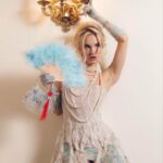 Polina Pushkareva Instagram - Immigrants will understand: there’s nothing that makes me as happy as Halloween. You watch people celebrating it in movies, trick or treating, dressing up and here you are, it took you years to come to the US and now you are a part of it and appreciate it probably even more than others New York, New York