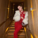Polina Pushkareva Instagram - The secret of your success is a system Any achievements are about a systematic approach and a strategy. And when you not just want something, but know exactly how to get it, the chances of success increase - Do I want to become an actress/model/investor/cts? I make new acquaintances, communicate with people from this circle and find out how they got into a niche. Then I analyze my resources and draw up a step-by-step plan - Do I need to change my appearance to look more stylish and posh? I find out what I need to improve and start working on the way I present myself. Sports every day (boxing, dances, pilates, Tai chi), eat healthy food, work with a stylist on my outfits, changing hair color, dozens of coaches and I am READYY - Do I need to grow my socials? I set a specific goal, analyze the market and draw up a non-standard strategy. I test it on my socials, and then give it for NMG clients. It turns out to be a win-win system - Do I need to earn money? I set a goal and a deadline. Next step — make a decomposition: how many clients do I need to find or how many services do I need to provide in order to earn the required amount. If that’s not enough, I find other ways to earn money There’s nothing a human can’t achieve if you know how. And if you don’t, learn from those who already made your dream come true Manhattan, New York