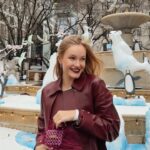 Polina Pushkareva Instagram - 85 целей за год, попробуй. Тык-тык сердечко ❤️ Ну что? Настал тот день, когда весь Инстаграм в целях, списках и планах. Выполнимы ли они? Реальны ли? Да, не знаю. Многие пишут 350 целей, а выполняют, сколько, 3, ну 5. Так себе перспектива, правда? Сегодня я тоже села писать свой список целей. Как я это делаю? Во-первых начинаю с правильного планирования. Представляю себя в декабре 2022 года, то какая я там — мой будущий результат. А значит целями становится все, что позволит мне этого достичь. Формирую цели по разной степени сложности, но все пишу в один список. Например, открыть офис своей компании — сложно, посетить Кейптаун — просто. НИКОГДА НЕ КОПИРУЮ чужие цели. Кстати, не обязательно писать 350000 целей, чаще всего, когда целей дофига, они не реальные 🤪 Второе — начинаю вjoбывать и не останавливаюсь. Предлагаю начать со мной🔥 На новогодней распродаже мы запустили ПАКЕТ ВJОВЫВАТЕЛЯ — это три месяца работы над целями. Первый месяц стартует уже 25 января, в феврале ты уже зачеркнешь первые цели в своём списке😈 Последняя часть пакета начнётся в апреле. Кроме пакета, ты можешь выбрать отдельно 10 поток для себя или в подарок. Ты реально можешь хотеть все, главное знать, как этого добиться. Я закрываю цели, потому что знаю, что надо сделать для этого. Если бы я просто хотела, но не пробовала, так бы и жила в коммуналке в спб. Но выбрала начать и пробовать, теперь ты можешь делать это со мной. Может хватить мечтать и пора начать ебашить ради себя? Подключайся к комьюнити достигаторов. Ссылка в шапке ❤️