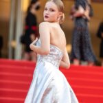 Polina Pushkareva Instagram - Финальная красная дорожка Канн 2021 ⠀ Просили фото выложить-выполняю❤️ ⠀ Обязательно долистайте до конца, в конце фото моей красной дорожки ровно год назад в Венеции. Вы очень много пишите про то, как я за год изменилась, так и есть, я: ⠀ -выдрочила английский -занималась спортом каждый день -работала над своими проблемами со спиной -изменила питание=> меньше отеков ⠀ Но самое главное, уровень моей уверенность сейчас- 10/10. И камера это видит. И вы видите💫 ⠀ #cannes74 #cannes2021 #cannesfilmfestival #cannesfilmfestival2021 #festivaldecannes #cannes #redcarpet #redcarpetstyle