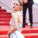 Polina Pushkareva Instagram - Финальная красная дорожка Канн 2021 ⠀ Просили фото выложить-выполняю❤️ ⠀ Обязательно долистайте до конца, в конце фото моей красной дорожки ровно год назад в Венеции. Вы очень много пишите про то, как я за год изменилась, так и есть, я: ⠀ -выдрочила английский -занималась спортом каждый день -работала над своими проблемами со спиной -изменила питание=> меньше отеков ⠀ Но самое главное, уровень моей уверенность сейчас- 10/10. И камера это видит. И вы видите💫 ⠀ #cannes74 #cannes2021 #cannesfilmfestival #cannesfilmfestival2021 #festivaldecannes #cannes #redcarpet #redcarpetstyle