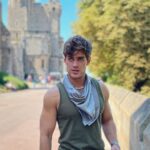 Polo Morín Instagram - Los grandes castillos están hechos de pequeñas piedras, los grandes éxitos de pequeños progresos. 🏰👨🏼‍🔧