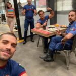 Polo Morín Instagram - De niño soñaba con ser un héroe… la vida me ha ido enseñando que los HÉROES son reales, que son HUMANOS que también se equivocan, que lloran, que se ríen, que saben hacer EQUIPO con los demás, pero sobretodo que aprenden de sus errores y nunca dejan de CRECER. Todos podemos ser un héroe en la vida de alguien más. GRACIAS Julián por venir a enseñarme que nunca es tarde para curar heridas del pasado, aprender de ellas y darles un propósito. GRACIAS al universo por ponerme a un equipo de trabajo (actores, escritores, directores, crew, AMIGOS) de SUEÑO, que amo y espero quedarme para siempre en mi vida. DHF 🔥