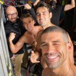 Polo Morín Instagram - De niño soñaba con ser un héroe… la vida me ha ido enseñando que los HÉROES son reales, que son HUMANOS que también se equivocan, que lloran, que se ríen, que saben hacer EQUIPO con los demás, pero sobretodo que aprenden de sus errores y nunca dejan de CRECER. Todos podemos ser un héroe en la vida de alguien más. GRACIAS Julián por venir a enseñarme que nunca es tarde para curar heridas del pasado, aprender de ellas y darles un propósito. GRACIAS al universo por ponerme a un equipo de trabajo (actores, escritores, directores, crew, AMIGOS) de SUEÑO, que amo y espero quedarme para siempre en mi vida. DHF 🔥