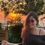 Pooja Chopra Instagram - 𝒯𝒽𝑒 𝓈𝓊𝓃𝓈𝑒𝓉 𝑔𝓁𝑜𝓌 🌇