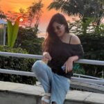 Pooja Chopra Instagram - 𝒯𝒽𝑒 𝓈𝓊𝓃𝓈𝑒𝓉 𝑔𝓁𝑜𝓌 🌇