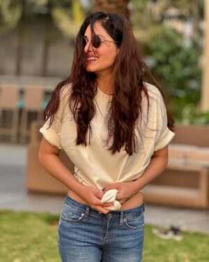 Pooja Chopra Instagram - 🦁+🌻

📸 by @aamirmeer_5