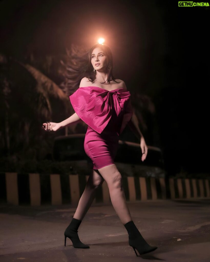 Pooja Chopra Instagram - 🥀 . . Styling credit - @riddhimasharma_ Photography - @portraitdeewana Glam by - @dglam_by_dipz Outfit - @ikichic_official