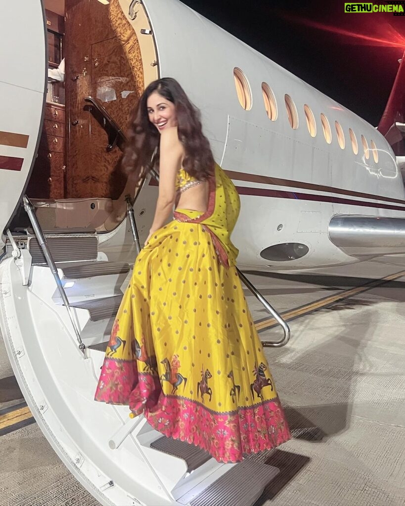 Pooja Chopra Instagram - Runaway bride in @rajattangriofficial ✨ #aboutlastnight 🐝 Udaipur