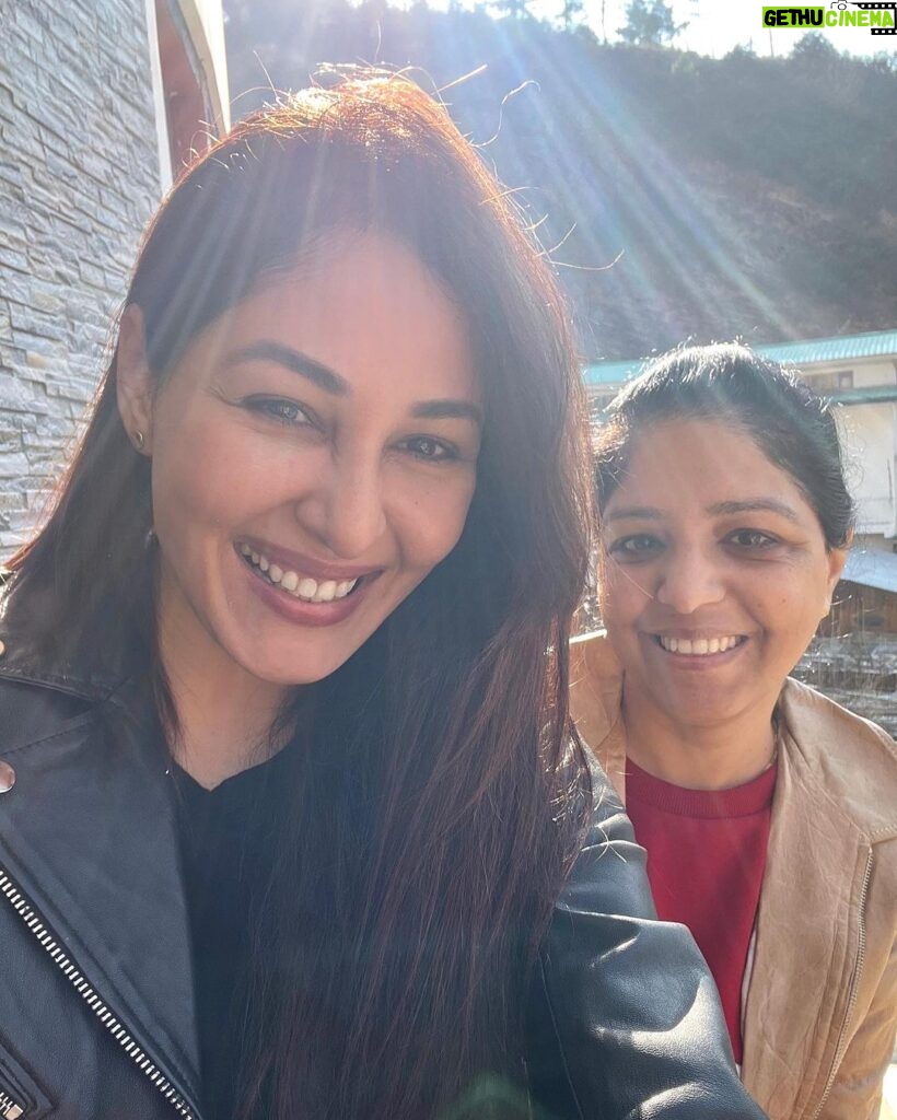 Pooja Chopra Instagram - Whenever I’ve looked for mom I’ve looked for u too.. u have played multiple roles in my life Didi, from sharing the same piece of cake to sharing every minute of everyday I wouldn’t do it with anyone else but you❤️ From being a ‘hitler’ to becoming my best friend and confidant.. we have come a long way…. You’ve been a second mother and a guiding light to me.You amaze me.. from being a dutiful daughter to a doting wife and mother a true friend and the most amazing sister I could’ve asked for.. you my sister are a STAR, a true Wonder Woman ❤️ you make people around you so happy just by being…u have no idea!! I love u more than u can ever know, my sweet silly sissy Shubdeeee wishing u a very HAPPY BIRTHDAY 🎂🎈🥳 i love u @shubhra_mendonca ♾️ My Safe Place