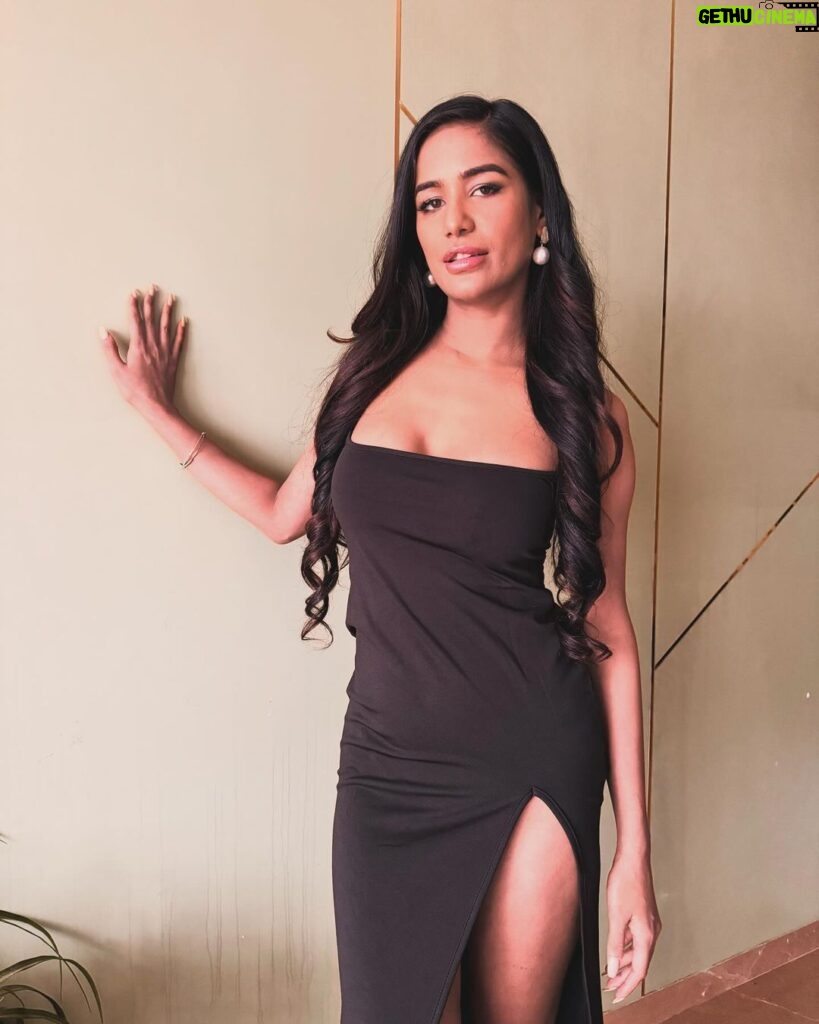 Poonam Pandey Instagram - Vibing in black dress ✨ . . #poonampandey #poonampandeyreal #blackdress #sexy