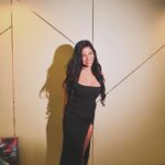 Poonam Pandey Instagram – Absorb the sunlight ☀️
.
.
#poonampandey #sunlight #blackdress