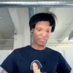 Porsha Williams Guobadia Instagram - 😂😂 Me tearing up these wings & burger up by the pool🤦🏾‍♀️ Beverly Hills, California