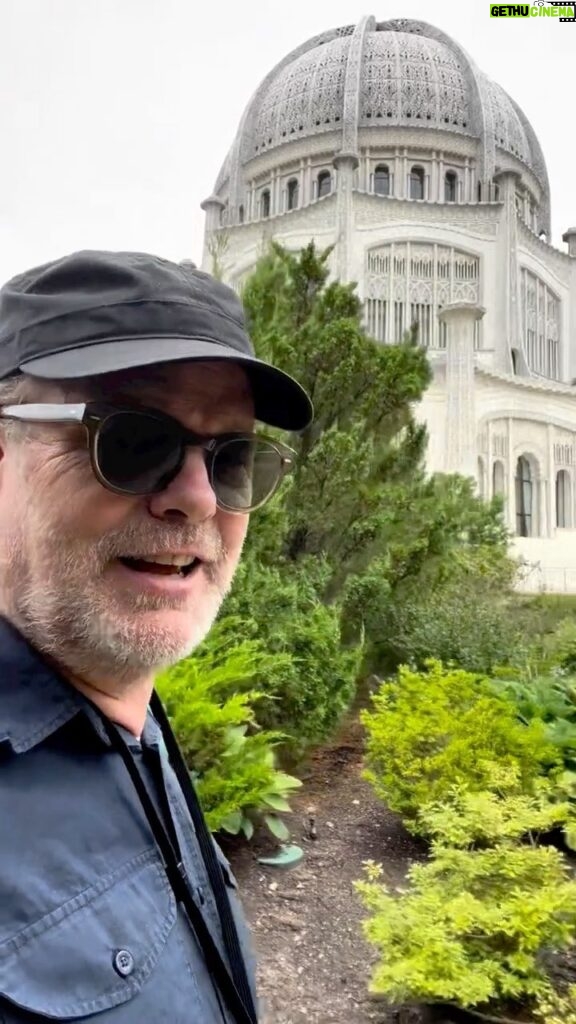 Rainn Wilson Instagram - Hello from the Bahá’í House of Worship in Wilmette, Illinois - what a powerful, radiant and moving space. Have you been?