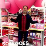 Rainn Wilson Instagram - 💌 Question: what would you do if you couldn’t buy chocolate for Valentine’s day? @RainnWilson has all the answers! But better yet, let’s just make sure chocolate is here to stay. Here’s the first step: get your favorite chocolate brands to label their products, to let everybody know: chocolate is in trouble. We got an easy online tool to help you do that: visit the link in bio or https://climatebasecamp.org/save-chocolate/ #SaveChocolate #valentinesday #valentines #chocolate #valentinegift #ClimateAction #love