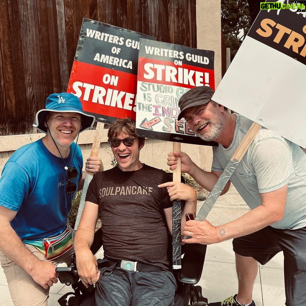Rainn Wilson Instagram - Had a delightful meet-up on the picket lines with some old #SoulPancake creatives… @zach.anner and @bensheltonfilms. I’m thrilled the AMPTP called the WGA yesterday and asked for a sit-down. Maybe we make some progress…